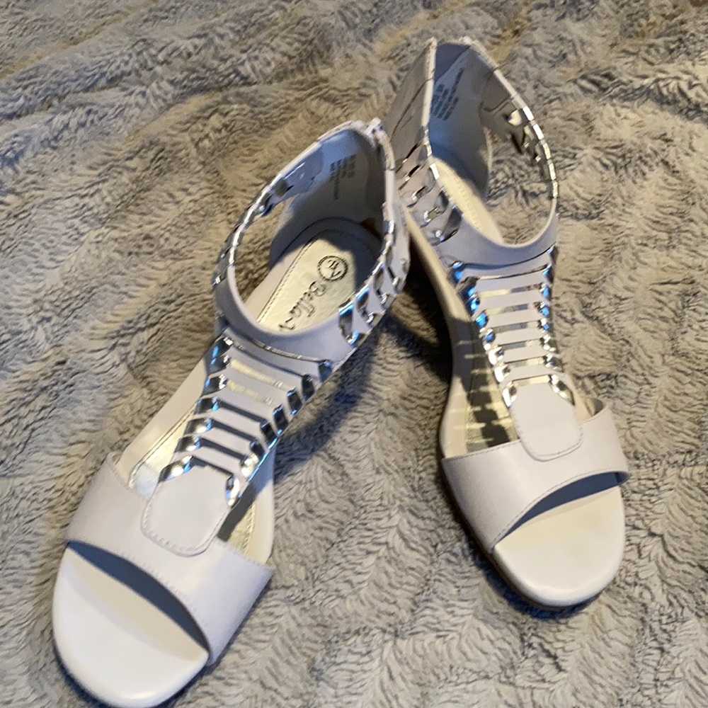 Women’s White Bella-Vita small wedged sandals.